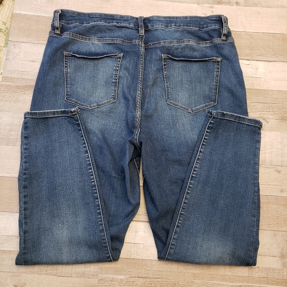 AVA & VIV 18W button fly jeans - Picture 6 of 8